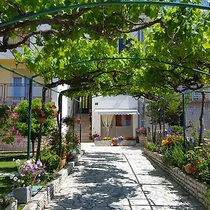 Appartamento Paradiso, Pola